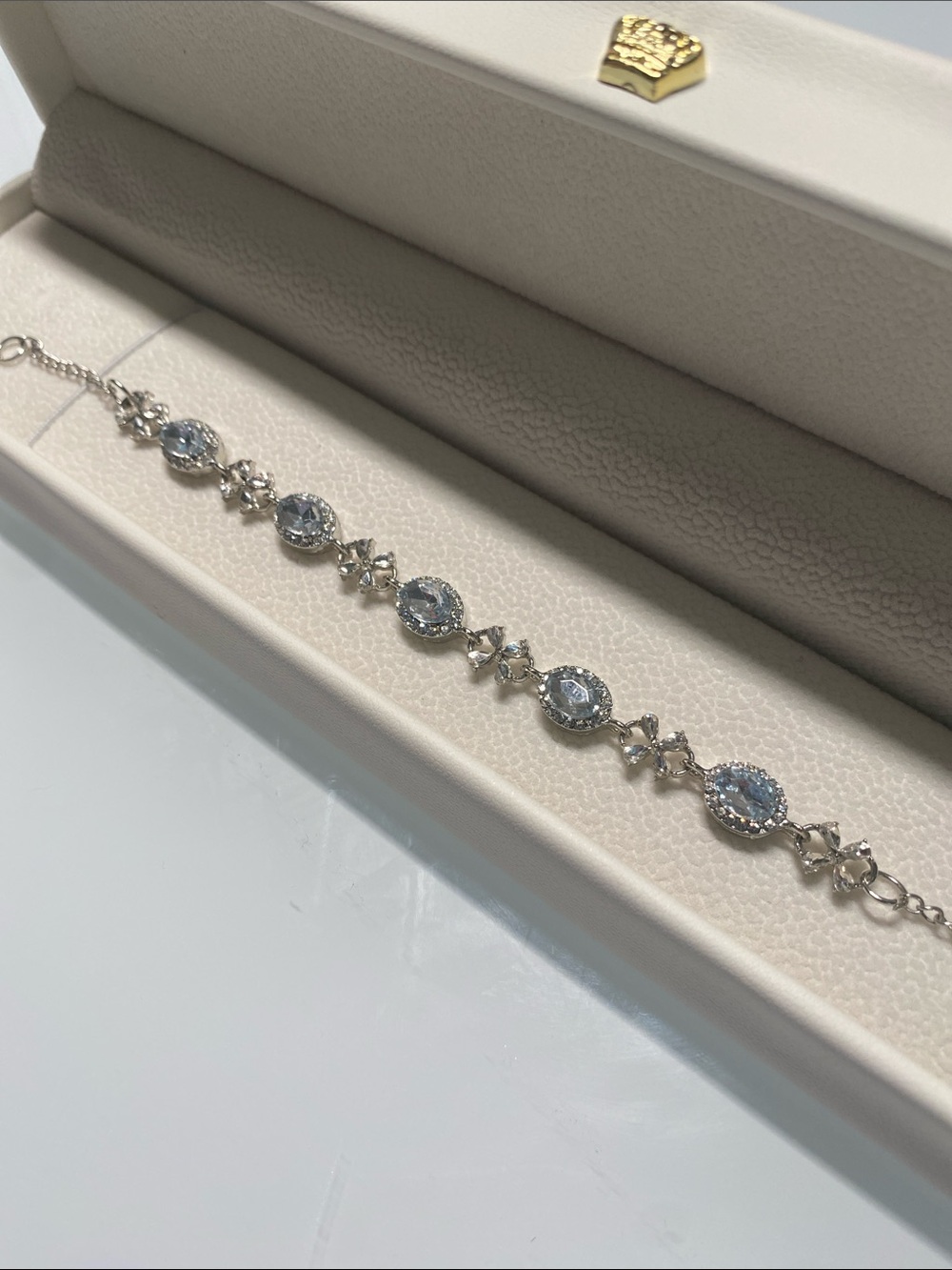 Silver Crystal Link Bracelet - Elegant Round Stone Design